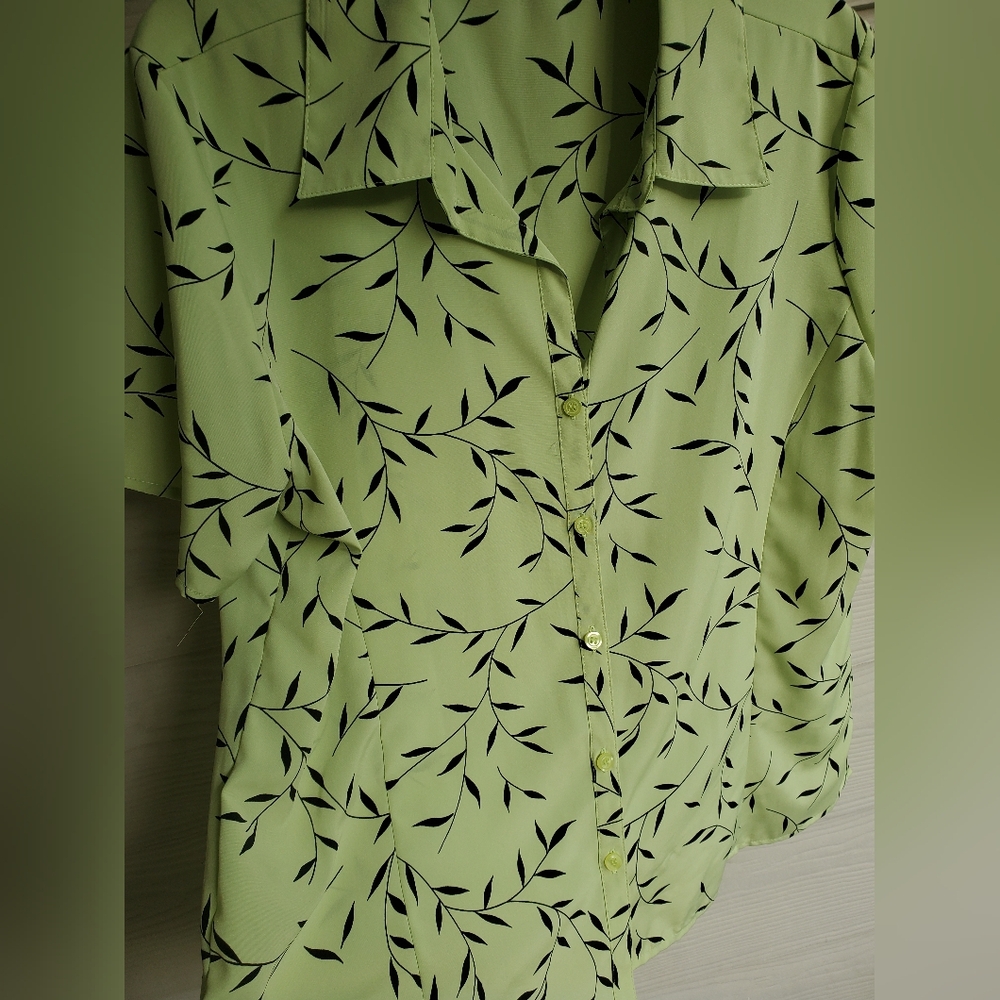 elementz Black Vine Leaf Pattern Short Sleeve Button-down Pistachio Green Blouse - Picture 5 of 13